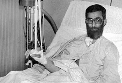 خاطره خواندنی دکترمنافی از اولین سوالی که رهبری پس از ترور نافرجامشان پرسیدند