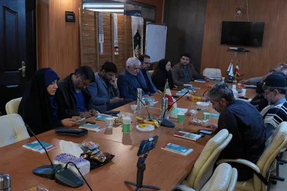 محفل شعر &laquo;ققنوس&raquo; در چهارمحال و بختیاری؛ نمایش هم&zwnj;بستگی شاعران با آرمان&zwnj;های مقاومت