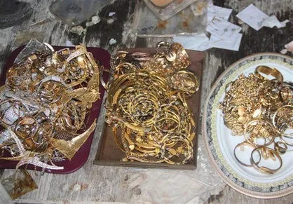 جاسازی ماهرانه حدود ۱۰ کیلو طلا در جلیقه&zwnj;های مخصوص