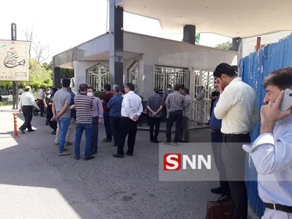 جمعی از کارگران کنتورسازی ایران مقابل استانداری قزوین تجمع کردند