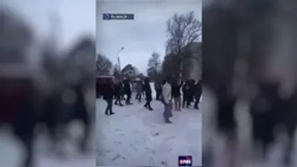 تجمع اعتراضی دانشجویان آفریقایی در شهر سومی اوکراین، به دلیل عدم اجازه خروج آنها از شهر برای خارج شدن از اوکراین