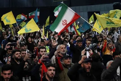 شادی مردم فلسطین از دیدن موشک های ایرانی در آسمان