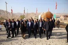وزیر آموزش و پرورش از محل شهادت دانش‌آموزان و معلمین جنایت حمله موشکی به لامرد بازدید کرد