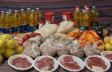 جهادگران دانشگاه مذاهب اسلامی سنندج اقدام به توزیع بسته‌های معیشتی بین نیازمندان کردند