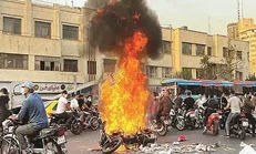 فیلم دوربین مدار بسته اقدامات مجرمانه ماهان صدرات/ فرو کردن چاقو به بدن یک شهروند عادی