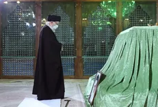 رهبرانقلاب در مرقد مطهر امام خمینی (ره) حضور یافتند + تصاویر