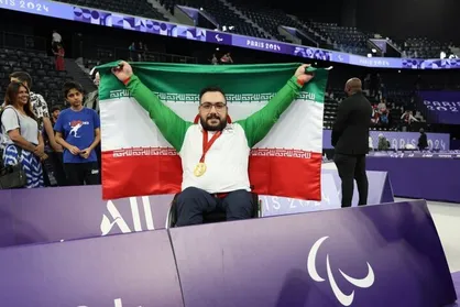 پاراوزنه&zwnj;برداری قهرمانی جهان؛ روح&zwnj;الله رستمی به مدال نقره رسید