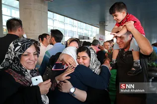 بازگشت اولین کاروان حجاج از سفر حج