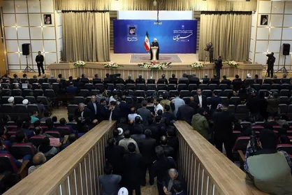 چه جریانی به خود اجازه داده که نگاه جوانان دانشگاه آزاد سمنان را تخطئه کند؟