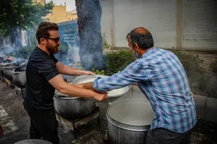 پخت ۷۲ دیگ غذای نذری عاشورا در بجنورد