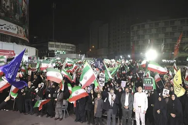 پرواز پهپاد‌ها در میدان ولیعصر (عج)؛ شبی متفاوت با روایتگری و حضور فعالان هوافضا