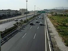 زیرگذر بزرگراه شهید حکیم در تقاطع بلوار تعاون همزمان با مراسم بدرقه رهبر شهید به بهره‌برداری رسید