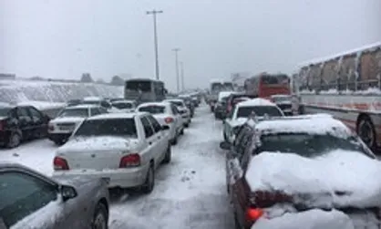 هموطنان به هیچ عنوان در محور&zwnj;های تهران ـ. کرج، تهران ـ. قم و قم ـ. تهران تردد نکنند/ تلاش برای یخ&zwnj;زدایی سطح راه&zwnj;ها ادامه دارد