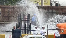لودر حادثه‌ساز؛ وقتی عملیات عمرانی باعث ترکیدن لوله و قطعی آب شد+فیلم