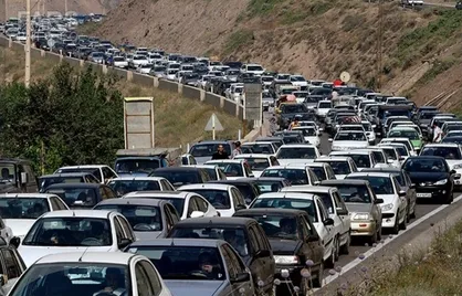 جاده چالوس و آزادراه تهران-شمال یک&zwnj;طرفه شد/ تخلیه بار ترافیکی خروجی&zwnj;های پایتخت از ساعت ۱۶
