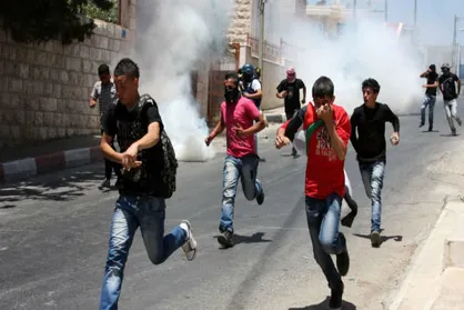 زخمی و خفه شدن ده&zwnj;ها فلسطینی در درگیری&zwnj;های شمال رام&zwnj;الله