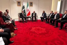 شهباز شریف پس از دیدار با پزشکیان: در کنار هم برای صلح منطقه کار خواهیم کرد
