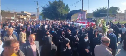 تشییع باشکوه پیکر شهدای هنگ مرزی دهلران بر روی دستان مردم