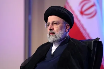 بازدید رئیسی از سامانه&zwnj;های بانک مرکزی