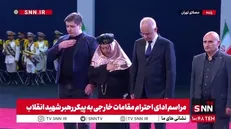 ادای احترام هیئت عالی رتبه ارمنستانی به پیکر مطهر رهبر شهید+ فیلم