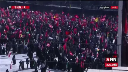 وداع اشک&zwnj;بار مردم با رهبر شهید/ &laquo;تو رفتی و دل&zwnj;های ما آروم نمی&zwnj;شه، آقا خداحافظ دیگه واسه همیشه&raquo;