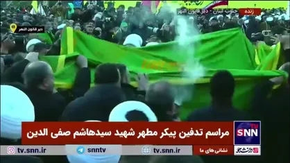 قرار گرفتن پرچم مطهر حرم امام رضا (ع) بر روی پیکر شهید سید هاشم صفی الدین