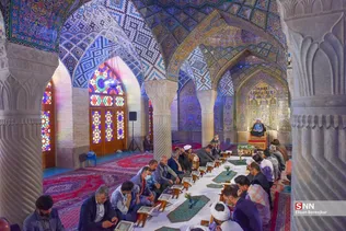 محفل انس با قرآن کریم در مسجد تاریخی نصیرالملک شیراز
