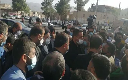 آیت&zwnj;الله رئیسی در جمع مردم بیرجند: از مشکلات شما بی&zwnj;اطلاع نیستیم