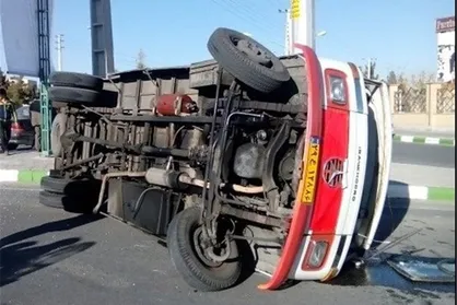 ۱۳ مصدوم طی حادثه واژگونی مینی&zwnj;بوس در شیراز