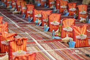 تهیه بسته مواد غذایی و جهیزیه در مسجد روحانی