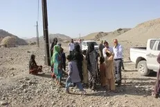 بازدید میدانی استاندار هرمزگان از روستای بشاگرد