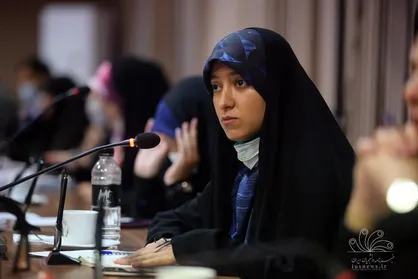 فاتحی: زنان در جایگاه&zwnj;های حساس دولت حضور ندارند