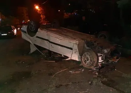 واژگونی خودروی سواری در حوالی میدان پونک تهران
