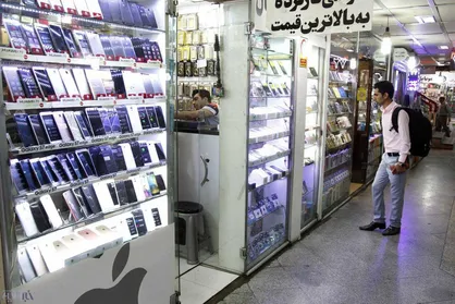 فیلم/ گرانی قیمت گوشی تلفن همراه همچنان ادامه دارد