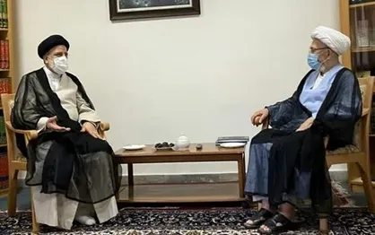 رئیس جمهور با آیت الله سبحانی دیدار کرد / تاکید بر رفع مشکلات فرهنگی توسط دولت