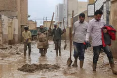 ۱۰ گروه جهادی دانشجویان دانشگاه‌های کرمان در پلدختر امدادرسانی می‌کنند+ تصاویر