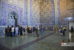 مسافران نوروزی در میدان امام اصفهان