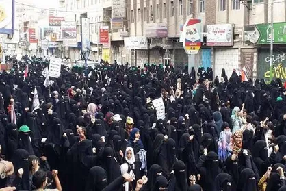 راهپیمایی زنان یمنی در اعتراض به سکوت جامعه جهانی در قبال جنایات رژیم سعودی