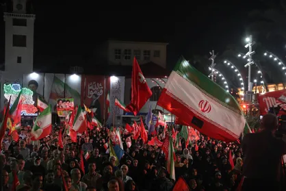 پرچم ایران در شب بیست&zwnj;وسوم برافراشته&zwnj;تر از همیشه+فیلم