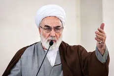 محمدی گلپایگانی: امروز رهبر انقلاب قائم خیمه انقلاب است/ دشمن موفق نشد مردم را از دین و عقایدشان جدا کند + فیلم