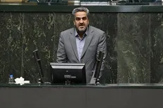 نماینده اصفهان: آیا حکم بانک آینده فقط انحلال است؟ باید سهامدار متخلف بازداشت و اموال آن مصادره شود/ الان نوبت بانک‌های پاسارگاد، گردشگری، بانک دی و بانک سرمایه است + فیلم