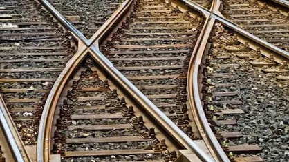 دولت باید ریل عوض کند
