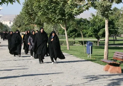 زنان اگر می خواهند ناراحتی قلبی نگیرند بخوانند