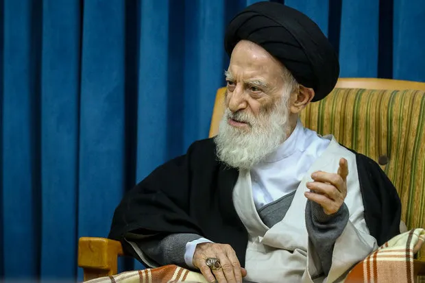 عیادت نمایندۀ رهبر انقلاب از آیت‌الله شبیری‌زنجانی
