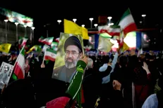 ایرانی نام آوازه اقتدارِ، ایرانی و وحدت اَمی شعارَ/ نوای گیلکی مردم رشت در قرار هشتاد و هشتم+فیلم