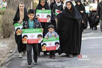 دانشجویان پرستاری دانشگاه ملایر در مسیر راهپیمایی غرفه سلامت برپا کردند