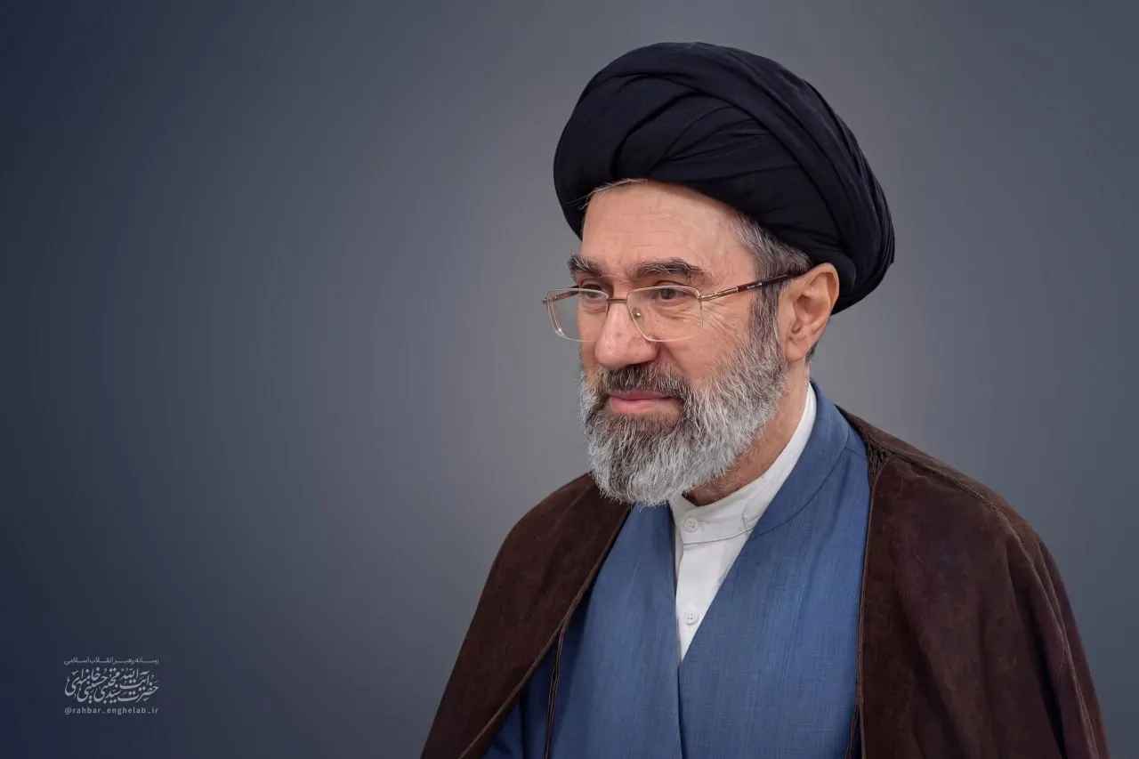 دیدار و گفتگوی رئیس‌جمهور با رهبر انقلاب درباره مسائل اقتصادی و نظامی کشور