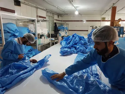 بیش از ۱۰۰۰ لباس کاورال ایزوله در پارک علم و فناوری همدان تولید شد