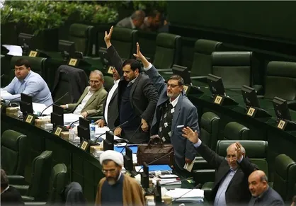 نمایندگانی که با تأخیر به مجلس رسیدند