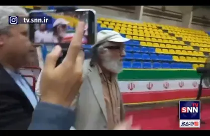 حضور داریوش ارجمند در صندوق انتخاباتی مستقر در سالن ورزشی شهید شیرودی